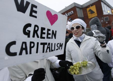 A protestor holds a signboard during a demonstration in Copenhagen December 16, 2009. Copenhagen is the host city for the United Nations Climate Change Conference 2009, which lasts from December 7 until December 18.[Xinhua/Reuters]