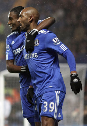 Chelsea&apos;s Nicolas Anelka (R) celebrates with team mate Salomon Kalou after scoring against Portsmouth during their English Premier League soccer match at Stamford Bridge in London December 16, 2009. [Xinhua/Reuters]