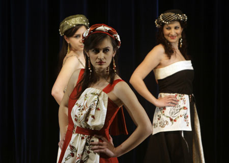 Models display creations, inspired by the city, by Palestinian designers during a fashion show in Jerusalem December 16, 2009,[Xinhua/Reuters]