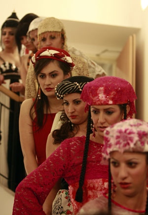  Jerusalem catwalk : Models showcase clothes by Palestinian designers during a fashion show in Jerusalem.[Xinhua/AFP]