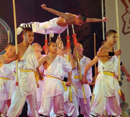 Photo taken on Dec. 16, 2009 shows a scene of Shaolin Kungfu performance in Taipei. The performance, featuring warrior monks from Shaolin Temple in central China's Henan Province, is staged at Taiwan University Gymnasium in Taipei of south China's Taiwan Province on Wednesday as a part of cultural exchange program between the two provinces. [Wu Ching-teng/Xinhua]