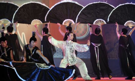 Photo taken on Dec. 16, 2009 shows a scene of Shaolin Kungfu performance in Taipei. [Wu Ching-teng/Xinhua]