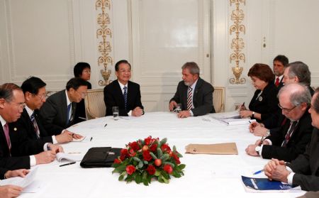 Chinese Premier Wen Jiabao (5th, L) meets with Brazilian President Luiz Inacio Lula da Silva (6th, L) in Copenhagen, capital of Denmark, on Dec. 17, 2009.
