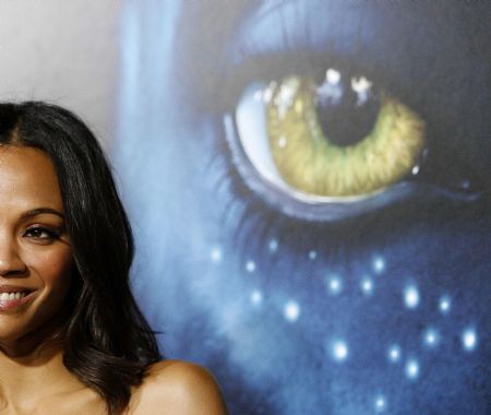 Cast member Zoe Saldana poses at the premiere of "Avatar" at the Mann