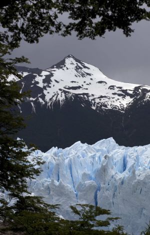 A general view of Argentina&apos;s Perito Moreno glacier (front) and mount Federico Reichert near the city of El Calafate, in the Patagonian province of Santa Cruz, December 16, 2009.