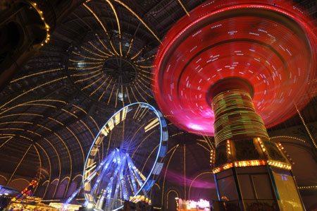 General view of a giant ferris wheel inside Paris&apos; Grand Palais as part of holiday activities in the French capital December 17, 2009. 