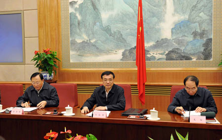 Chinese Vice Premier Li Keqiang (C) holds the first plenary session of the leading group of the sixth national population census, in Beijing, China, Dec. 18, 2009.[Xinhua] 