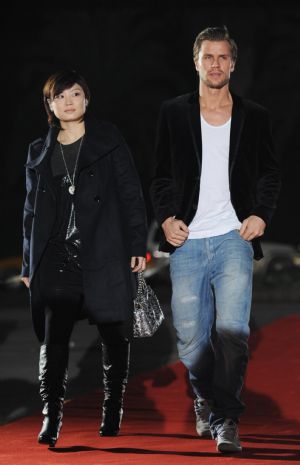 Denmark's Michael Maze (R) and Jiang Huajun of China's Hong Kong are seen on the red carpet for 2009 Tournament of Champions of Table Tennis in Changsha, capital of central China's Hunan Province, Dec. 18, 2009.