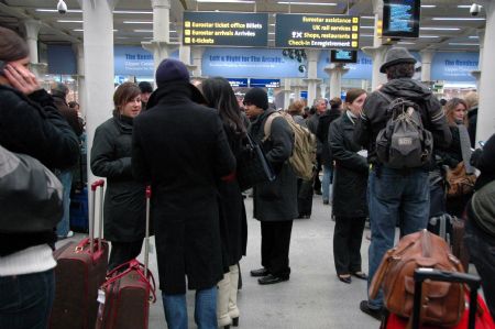 Stranded passengers wait at St Pancras Station in London, capital of Britain, Dec. 19, 2009. More than 2,000 people were trapped for hours inside the Channel Tunnel after four Eurostar trains broke down due to cold weather, according to local news reports on Saturday. Eurostar services have been cancelled until noon Saturday and will be severely disrupted at the weekend. Eurostar said the four trains had been moved from the tunnel and passengers were being transferred to England. (Xinhua/Guo Rui)