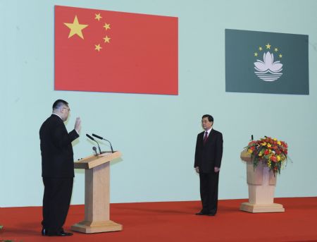 Chinese President Hu Jintao (R) administers as Fernando Chui Sai On (L) is sworn in as the Macao Special Administrative Region (SAR) Chief Executive in Macao SAR of south China on Dec. 20, 2009. (Xinhua/Li Xueren)