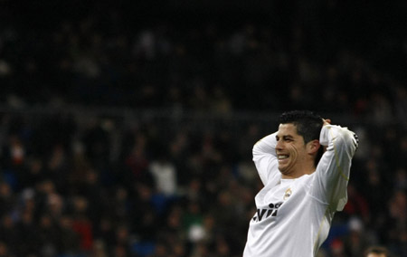 Real Madrid's Cristiano Ronaldo gestures during their Spanish First Division soccer match against Zaragoza at Santiago Bernabeu stadium December 19, 2009. (Xinhua/Reuters Photo) 