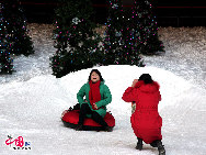 The operator of China's National Stadium, or the 'Bird's Nest', announced Saturday that 25,000 tons of snow for the Beijing Olympic stadium's first snow season carnival were made from harmless intermediate water. [Photo by YZ]