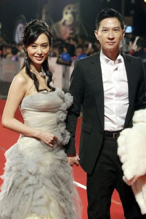 Chinese Hong Kong actors Athena Chu (L) and Nick Cheung Ka Fai walk on the Star Boulevard during the awarding ceremony held at the I-Sho University in Kaoshiung of southeast China&apos;s Taiwan Province on Dec. 19, 2009. The 53rd Asia Pacific Film Festival attracted 58 films from 14 nations and regions who are members of this regional film festival. Some 500 delegates took part in the award-presentation ceremony. (Xinhua)