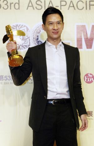 Chinese Hong Kong actor Nick Cheung Ka Fai, the winner of the Best Actor of the 53rd Asia Pacific Film Festival awards for the film The Beast Stalker, holds up the trophy on the Star Boulevard during the awarding ceremony held at the I-Sho University in Kaoshiung of southeast China&apos;s Taiwan Province on Dec. 19, 2009. The 53rd Asia Pacific Film Festival attracted 58 films from 14 nations and regions who are members of this regional film festival. Some 500 delegates took part in the award-presentation ceremony. (Xinhua)