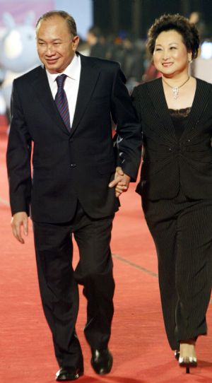 China&apos;s Hong Kong director John Woo(L), winner of the Outstanding Achievement of the 53rd Asia Pacific Film Festival awards, walks with his wife on the Star Boulevard during the awarding ceremony held at the I-Sho University in Kaoshiung of southeast China&apos;s Taiwan Province on Dec. 19, 2009. The 53rd Asia Pacific Film Festival attracted 58 films from 14 nations and regions who are members of this regional film festival. Some 500 delegates took part in the award-presentation ceremony. (Xinhua)