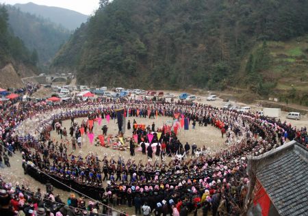 People of the Miao ethnic group perform traditional dance during the closing celebration of the Guzang Festival at Wuliu Village in Leishan County, southwest China&apos;s Guizhou Province, Dec. 19, 2009. The Guzang Festival, one of the grandest festivals of the Miao ethnic group to commemorate their ancestors, was held here from Nov. 27 to Dec. 19. (Xinhua/Chen Peiliang)