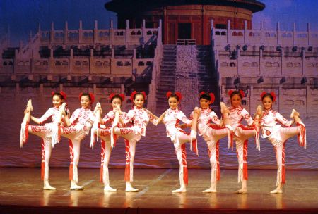 Performers form China&apos;s Hunan Province dance in Kuwait City Dec. 21, 2009.