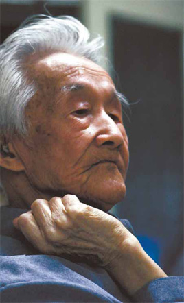 Zhou Ruchang, 91, has devoted his life to the study of A Dream of the Red Mansions.