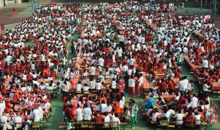 Some 4,000 students, teachers and students&apos; parents make sweet dumplings at a middle school in Taipei, southeast China&apos;s Taiwan. They took part in the activity to observe a traditional custom of making sweet dumplings at the Winter Solstice.