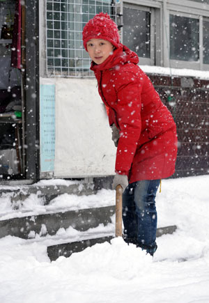 A woman clears the snow in Urumqi, capital of northwest China&apos;s Xinjiang Uygur Autonomous Region, Dec. 23. 2009. The temprature in some parts of the autonomous region fell to 40 degreeds below zero due to the affection of the strong old air blowing from Siberia.