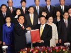 Mainland, Taiwan sign trade agreements