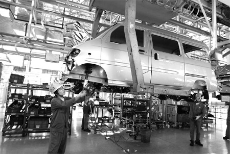 A SAIC-GM-Wuling factory in the Guangxi Zhuang autonomous region. GM is in talks with the Guangxi government to boost its holding in SAIC-GM-Wuling to 44.9 percent from the current 34 percent, according to SAIC's top official.