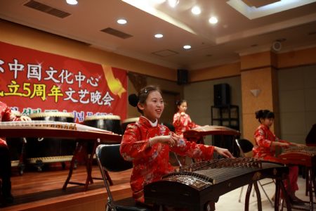 Students of the Chinese Cultural Center play guzheng, a traditional Chinese musical instrument, during a celebration for the 5th anniversary of the center&apos;s establishment in Seoul, capital of South Korea, Dec. 23, 2009. The Chinese Cultural Center in Seoul is the first of its kind in Asia. (Xinhua/He Lulu)