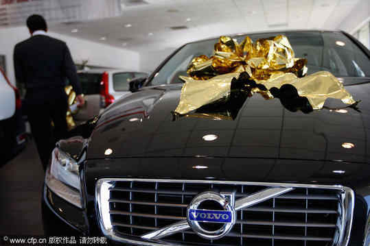 Volvos are displayed at Rusnak Volvo car dealership on December 23, 2009 in Pasadena, California. [CFP]