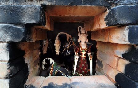 Unfinished archaized craftworks are seen in a clay stove at a workshop in Nanshishan Village, Mengjin County of central China&apos;s Henan Province, Dec. 24, 2009.(Xinhua/Wang Song)