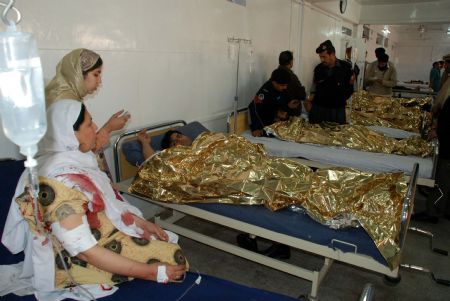 People injured in a bombing receive medical treatment at the Lady Ready hospital in the northwestern Pakistani city of Peshawar, on Dec. 24, 2009. At least four people were killed and 11 others injured on Thursday in a suicide bombing in Peshawar, according to local TV reports. (Xinhua/Umar Qayyum)