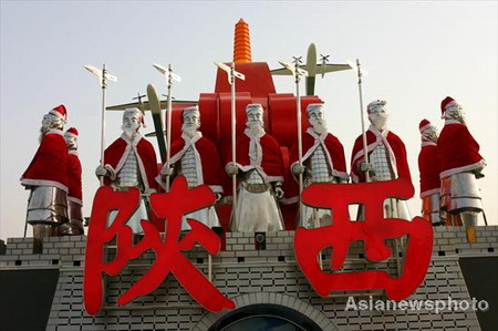 Terra Cotta Warriors replica statues clad in Santa Claus costume are seen in Xi'an, capital of northwest China's Shaanxi province, December 25, 2009. The exhibit is the provincial parade float displayed on the National Day in Beijing on Oct. 1.