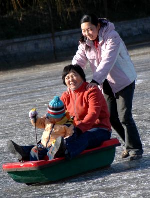 Adult and children enjoy skating on the ice at the Zizhuyuan Park in Beijing, Dec. 27, 2009. Citizens swarmed to enjoy the funs of outdoor activity for the winter pleasure in Beijing, as the temperatures kept on lowering.