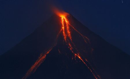 Mayon volcano' s crater glows as it emits lava in Legazpi City, Albay province, south of Manila December 27, 2009.