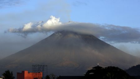 Clouds partially cover the Mayon volcano's crater as seen in Legazpi City, Albay province, south of Manila December 28, 2009.