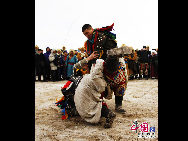 A winter Naadam festival featuring ice and snow was held at west Wuzhumuqin grassland, China's northern Inner Mongolia Autonomous Region on December 28, 2009. Fashion shows, Mongolian games, archery, wrestling and horse racing were major events highlighted at the Mongolian ethnic carnival. [Photo: china.org.cn] 