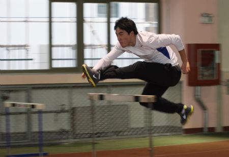 Liu Xiang, athlete of men's 110 metres hurdles race, strides over the hurdles during the first open winter training session of the China's national team of track and field, at the Xingzhuang Training Base, in Shanghai, east China, on Dec. 29, 2009. (Xinhua/Fan Xiaoming)