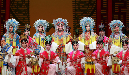 Peking Opera artists perform during a gala to mark the New Year at the National Center for the Performing Arts in Beijing, December 30, 2009.[Xinhua]