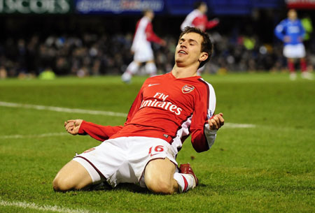 Arsenal's Aaron Ramsey celebrates after scoring a goal against Portsmouth during their English Premier League soccer match at Fratton Park in Portsmouth December 30, 2009.[Xinhua/Reuters]