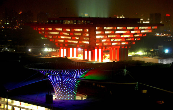 Photo taken on Dec. 30, 2009 shows the China Pavilion (C) and the Sunshine Valley, part of the main buildings of 2010 Shanghai World Expo Park, being set on trial readjustment of overall illumination, in Shanghai, east China&apos;s Metropolis. [CFP]