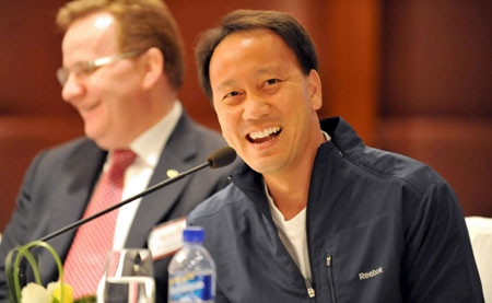 U.S. player Michael Chang of the Americas team speaks at a press conference in Hong Kong, south China, Jan. 4, 2010. The Hong Kong Tennis Classic 2010 tournament will be held in Hong Kong on Jan. 6-9. Top tennis stars would represent four teams, namely Europe, Asia Pacific, Russia and the Americas in the tournament. (Xinhua/Lo Ping Fai)