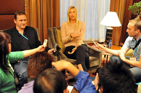 Maria Sharapova (C) of the Russia team speaks at a press conference in Hong Kong, south China, Jan. 4, 2010. The Hong Kong Tennis Classic 2010 tournament will be held in Hong Kong on Jan. 6-9. Top tennis stars would represent four teams, namely Europe, Asia Pacific, Russia and the Americas in the tournament. (Xinhua/Lo Ping Fai)