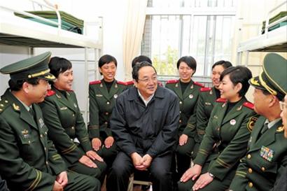 Shanghai Party Secretary and First Party Secretary of Shanghai Garrison of the PLA Yu Zhengsheng talks with female soldiers of the Shanghai People's Armed Police Corps. [en.expo2010]