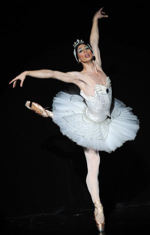 A dancer from the United States Broadway All-man Ballet Troupe performs at a press conference in Taipei of southeast China's Taiwan, Jan. 5, 2010. The troupe will begin from Jan. 6 to give performances across the island.