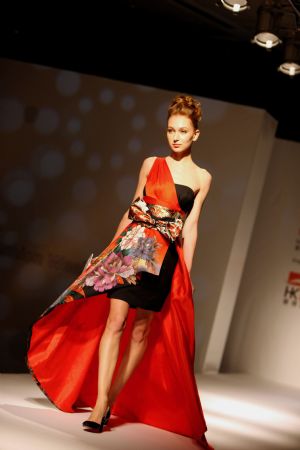 A model displays costume during the pre-show of World Boutique, Hong Kong in Hong Kong Convention and Exhibition Center, south China, Jan. 5, 2010. 