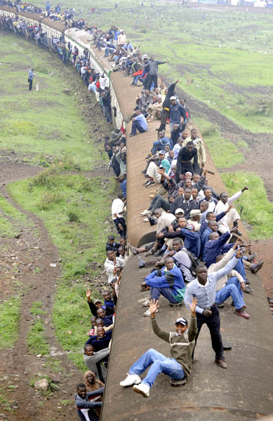 Passengers ride atop overloaded carriages of a commuter train in Kenya&apos;s capital Nairobi, January 5, 2009. Public transport in Kenya&apos;s main cities was paralysed for the second day following a strike by matatu (minibus) drivers and conductors on allegations of extortion and corruption by police. Officials of the drivers and conductors association and the Matatu Welfare Association said the industrial action over harassment by the police would continue unabated. [Xinhua/AFP]