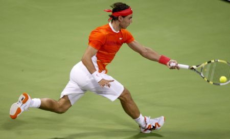 Spain's Rafael Nadal returns a shot to Simone Bolelli of Italy during the ATP Qatar Open tennis tournament in Doha January 5, 2010. 