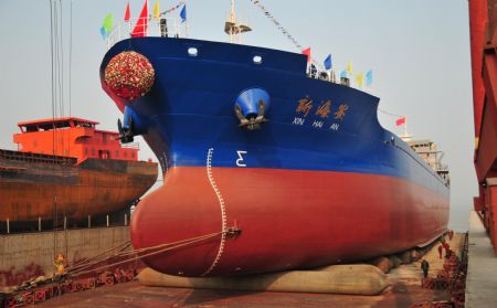 Photo taken on Jan. 6, 2010 shows new bulk carrier 'Xin Hai An' set afloat in Wuhu, a port city along the Yangtze River in east China's Anhui province. The 12,000-ton bulk carrier, which was set afloat on Wednesday, was made by the local private Xinyuan shipyard. (Xinhua Photo