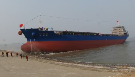 Photo taken on Jan. 6, 2010 shows new bulk carrier 'Xin Hai An' set afloat in Wuhu, a port city along the Yangtze River in east China's Anhui province. The 12,000-ton bulk carrier, which was set afloat on Wednesday, was made by the local private Xinyuan shipyard. (Xinhua/Reuters