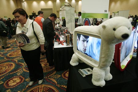 A Hannspree polar bear television is displayed during a media preview for the 2010 International Consumer Electronics Show (CES) in Las Vegas January 5, 2010. The show runs January 7-10. [Xinhua/AFP]