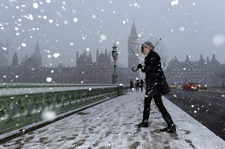 Blizzards swept acrocss England, brings road and rail chaos